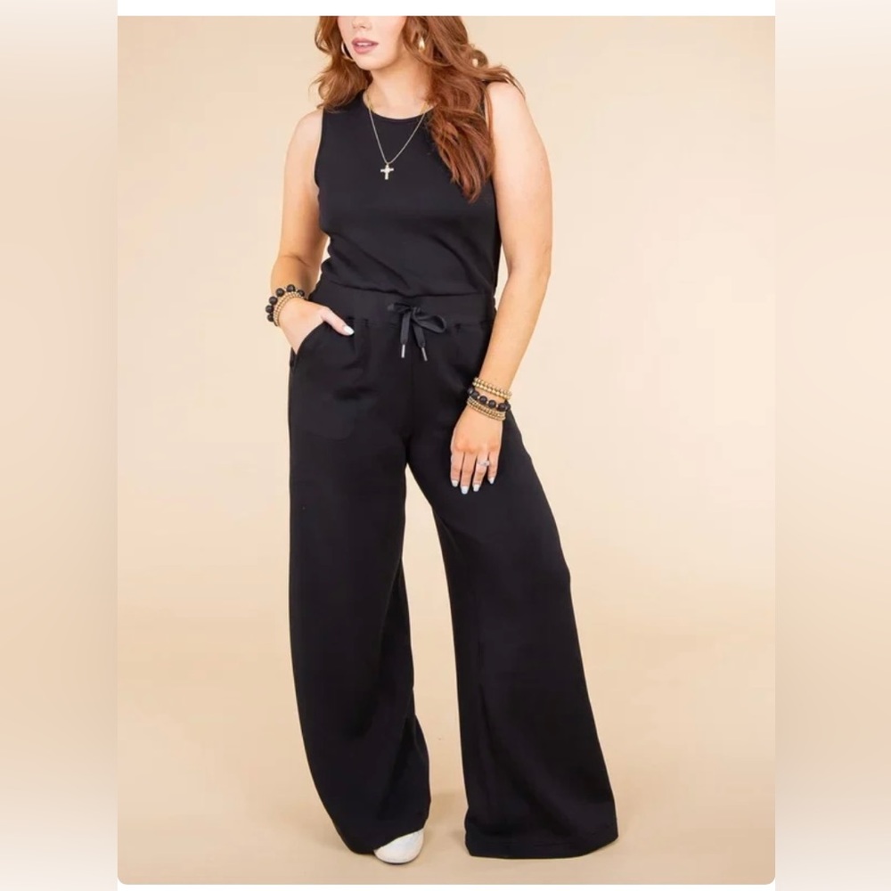 Stylish black sleeveless jumpsuit